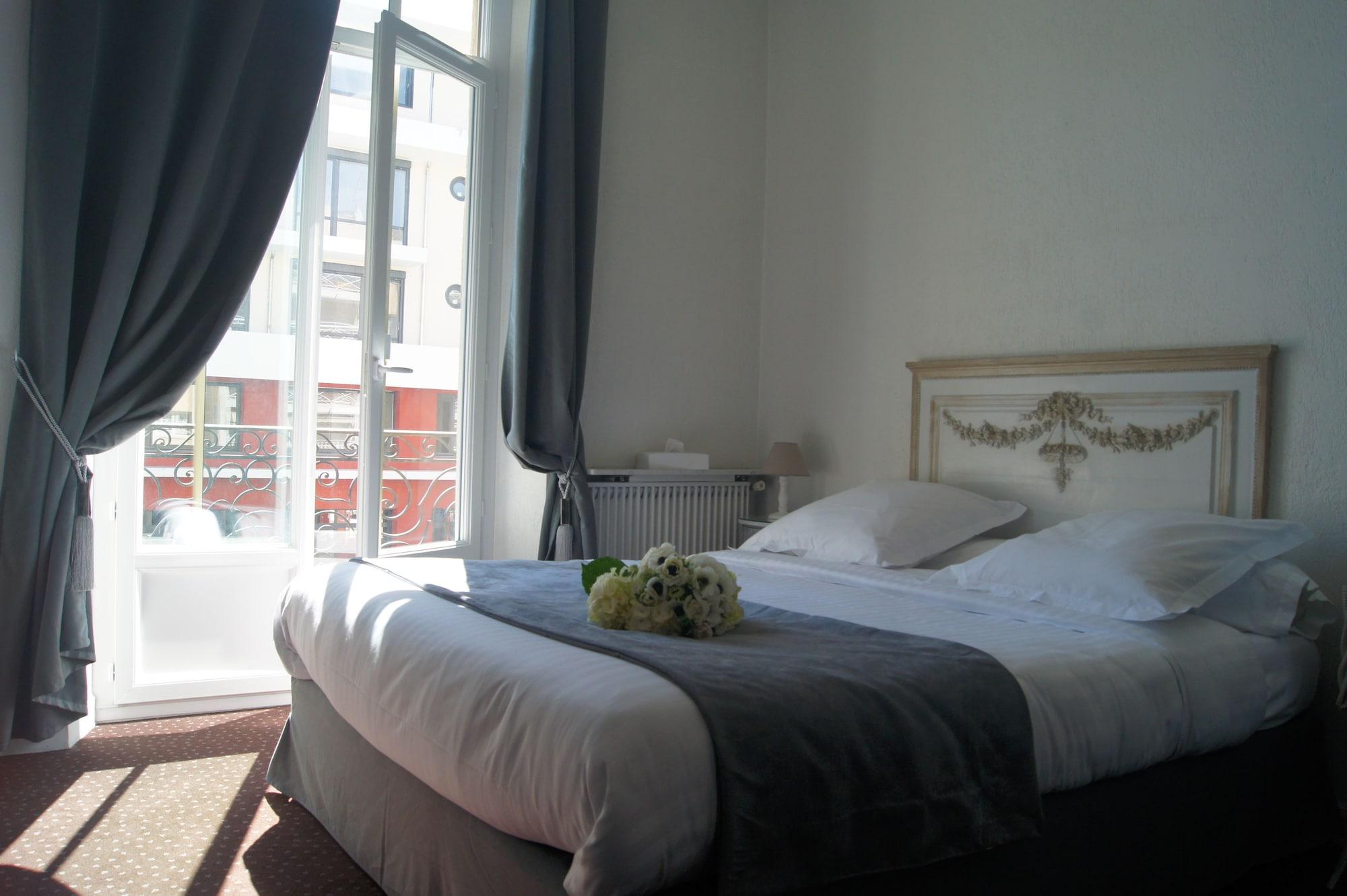 Ruc Hotel Cannes Bagian luar foto