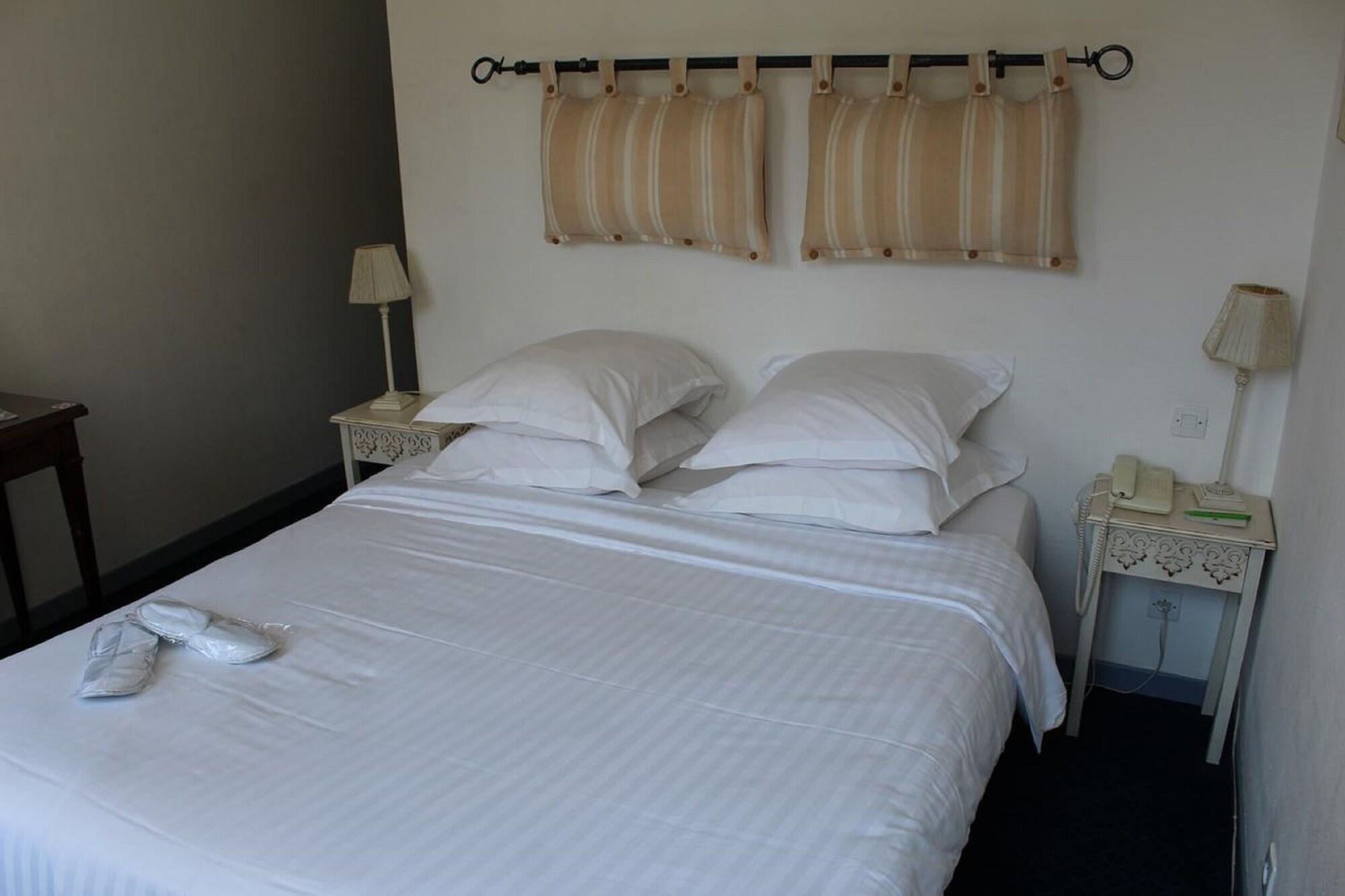 Ruc Hotel Cannes Bagian luar foto